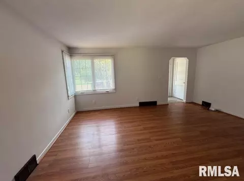1935 42nd St, Moline, IL 61265 photo 4