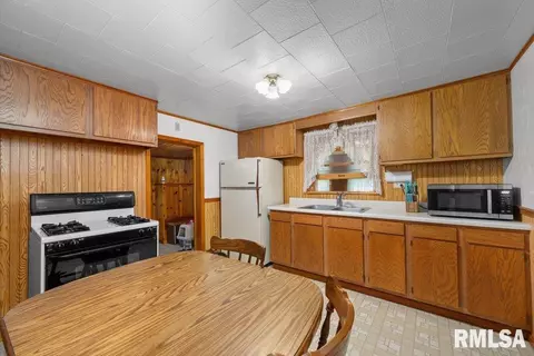 202 Washington Ave, Osco, IL 61274 photo 13