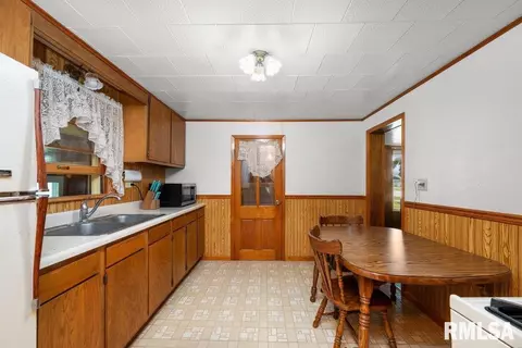 202 Washington Ave, Osco, IL 61274 photo 12