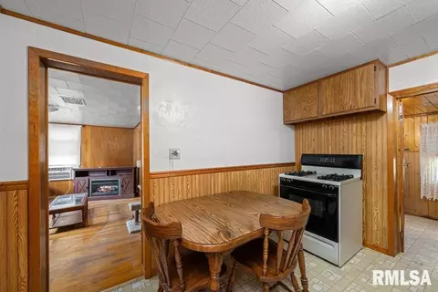 202 Washington Ave, Osco, IL 61274 photo 14