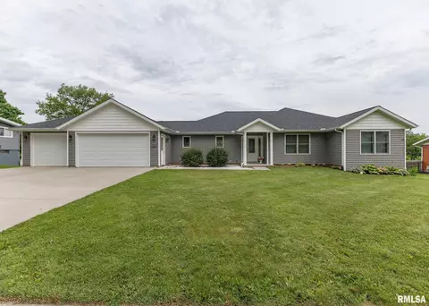 321 Pin Oak Dr, Geneseo, IL 61254