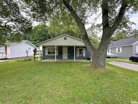 3327 2nd St, East Moline, IL 61244