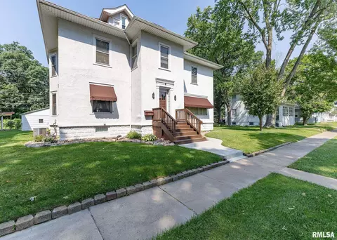 1612 28th St, Rock Island, IL 61201