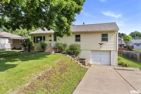 4727 27th Ave, Moline, IL 61265