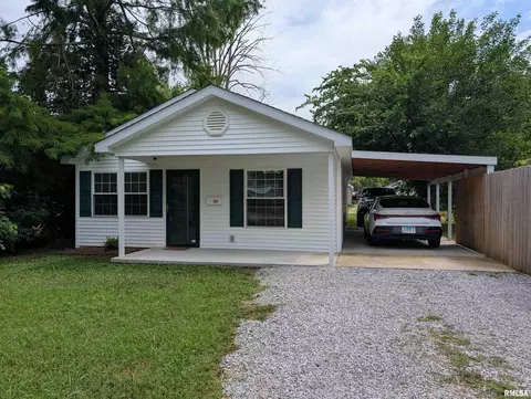 121 W Sloan St, Harrisburg, IL 62946