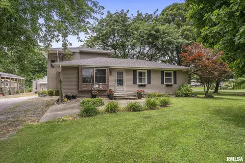 13118 65th Ave, Blue Grass, IA 52726