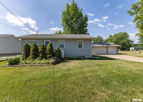 1821 9th St, Camanche, IA 52730