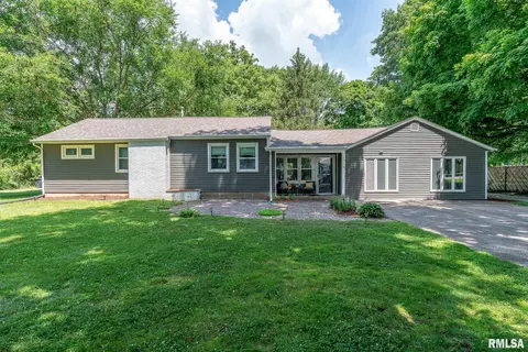 1715 65th Ave W, Rock Island, IL 61201