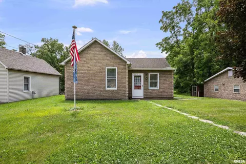 404 5th St, Sherrard, IL 61281