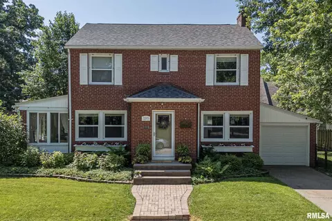 3205 Crestline Dr, Davenport, IA 52803
