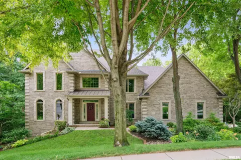 4457 Old Ivy Ct, Bettendorf, IA 52722