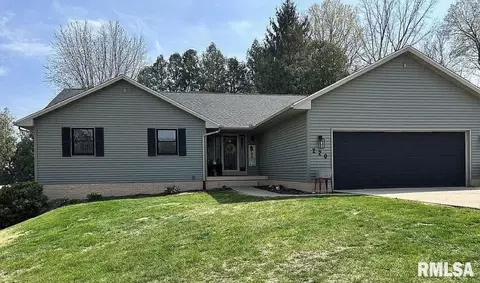 220 Benton St, Le Claire, IA 52753