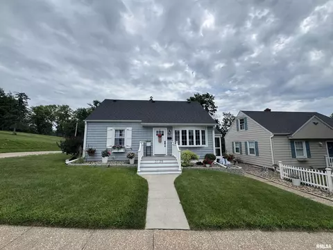 3125 Pershing Blvd, Clinton, IA 52732