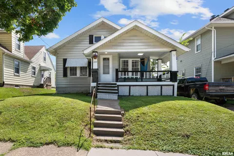 1207 N Marquette St, Davenport, IA 52804