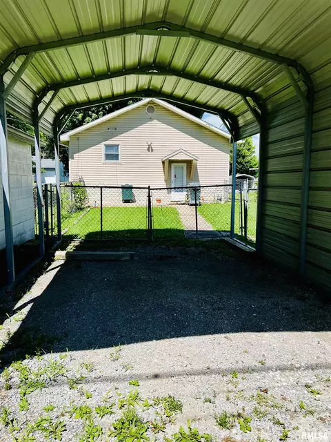 104 S 8th St, Herrin, IL 62948 photo 3