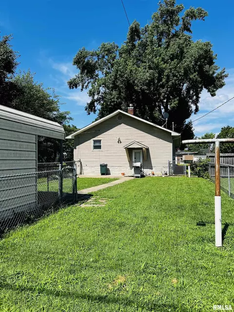 104 S 8th St, Herrin, IL 62948 photo 2