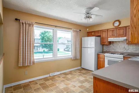 4718 19th Ave, Moline, IL 61265 photo 4
