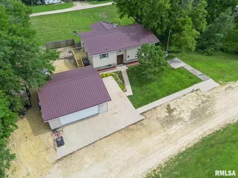 335 Sand Aly, Toronto, IA 52777