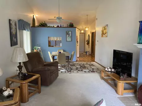 1832 53rd St, Moline, IL 61265 photo 2