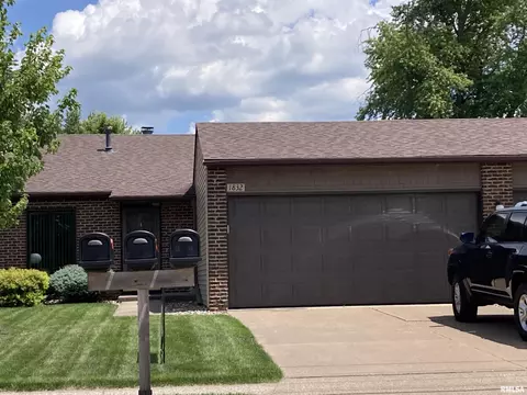 1832 53rd St, Moline, IL 61265