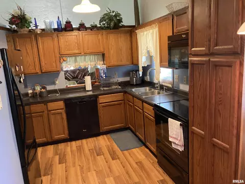 1832 53rd St, Moline, IL 61265 photo 6