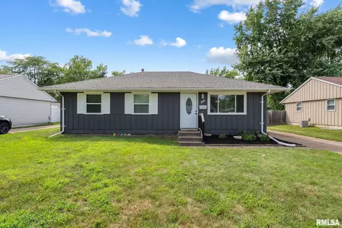 2506 Holly Dr, Bettendorf, IA 52722