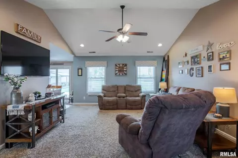 6209 Arbuckle Ln, Marion, IL 62959 photo 5