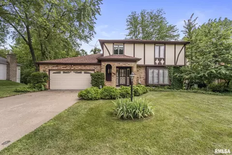 4275 Amesbury Dr, Bettendorf, IA 52722