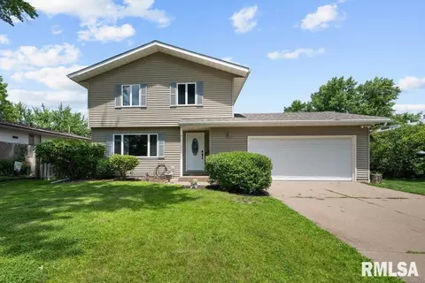 1884 Bristol Dr, Bettendorf, IA 52722