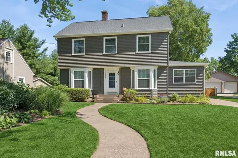 1928 Elm St, Davenport, IA 52803