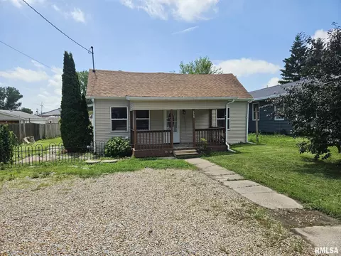 1912 Breese St, Muscatine, IA 52761