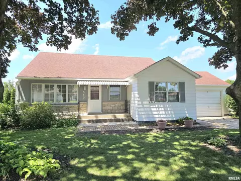519 Sycamore St, Wilton, IA 52778
