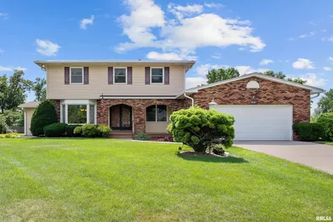 2303 Wynnewood Ct, Davenport, IA 52807