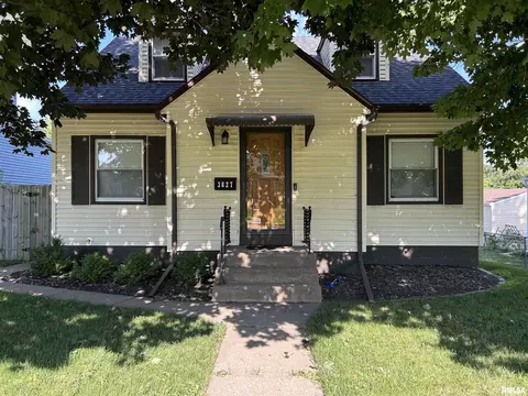 3827 N Sturdevant St, Davenport, IA 52806