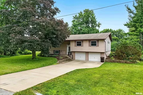 6415 134th St, Blue Grass, IA 52726