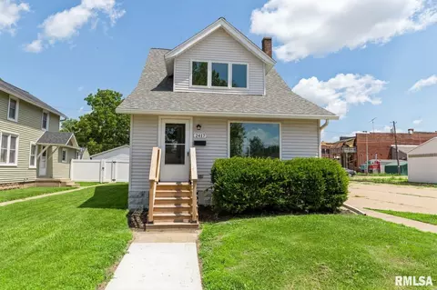 2417 Pershing Blvd, Clinton, IA 52732