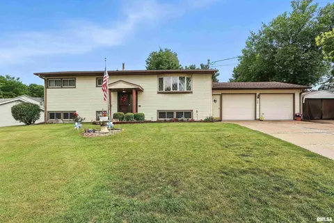 408 E 21st Ave, Coal Valley, IL 61240