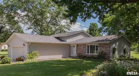 8 Kimberly Dr, Coal Valley, IL 61240