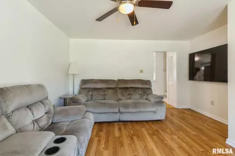 1011 25th St, Moline, IL 61265 photo 8