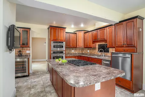 1115 27th St, Moline, IL 61265 photo 7