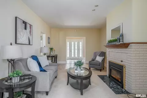 1115 27th St, Moline, IL 61265 photo 5