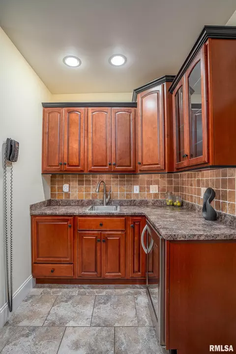 1115 27th St, Moline, IL 61265 photo 10