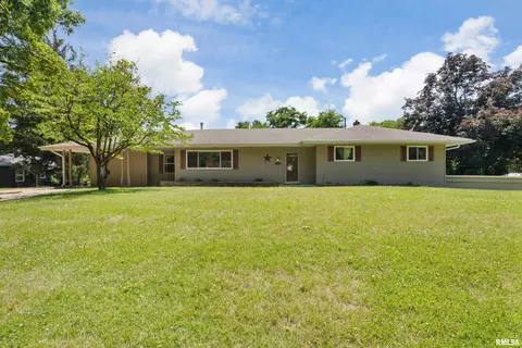 515 Woodland Dr, Clinton, IA 52732