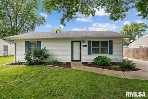 7302 Cedar St, Davenport, IA 52806