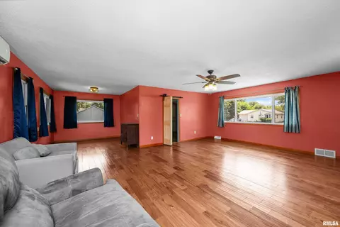 1206 14th St, Viola, IL 61486 photo 19