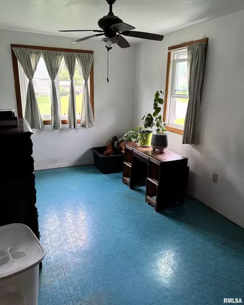 965 41st St, Moline, IL 61265 photo 3