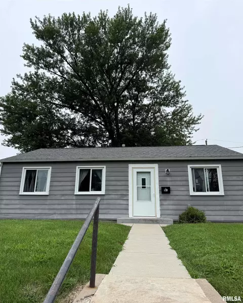 965 41st St, Moline, IL 61265