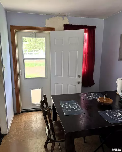 965 41st St, Moline, IL 61265 photo 4