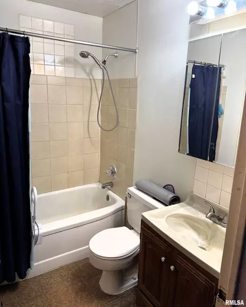 965 41st St, Moline, IL 61265 photo 5