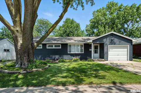 3018 Grove St, Davenport, IA 52804